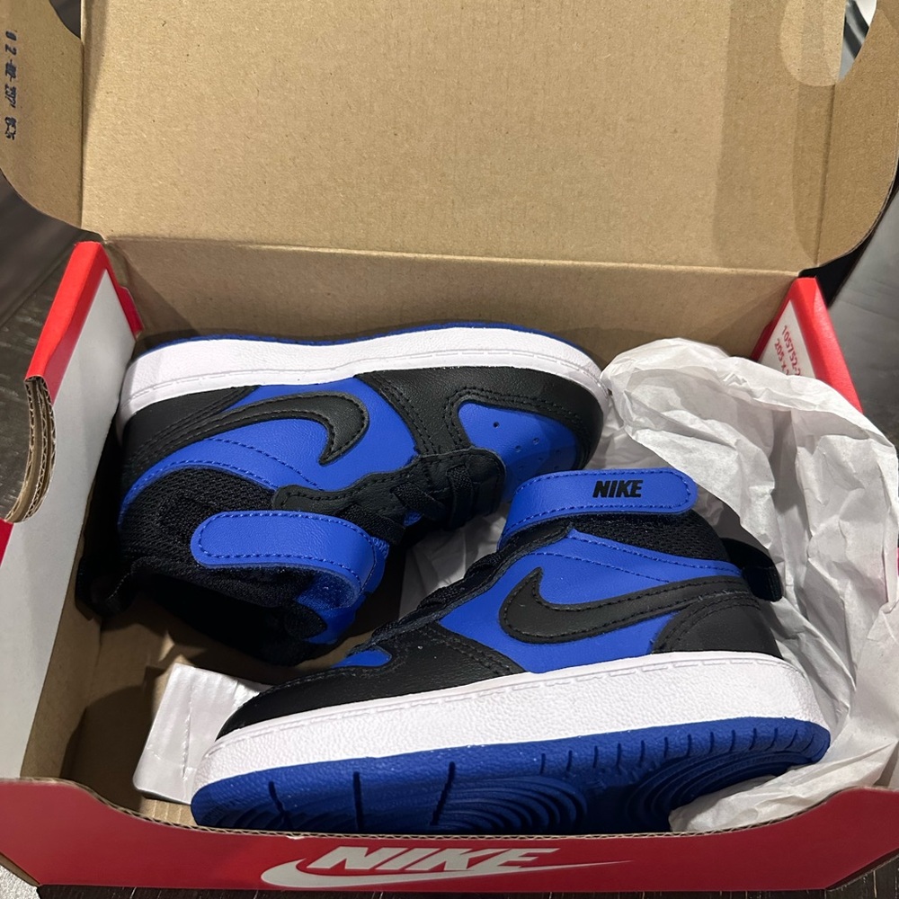 Nike NWOT Court Borough Mid 2 (kids)